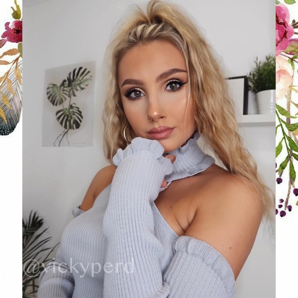 Gray Choker Knitted Top - Picture 5 of 6